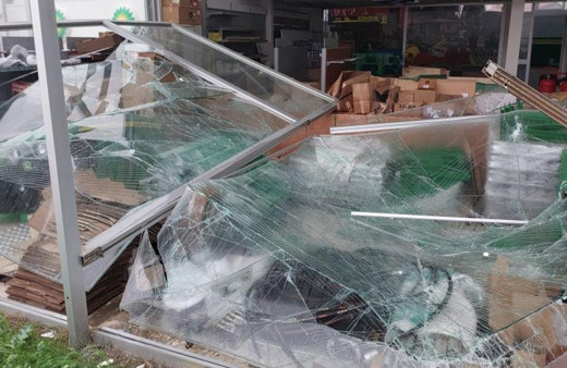 Söke’de fırtına camları yerle bir etti! Görüntüler inanılmaz