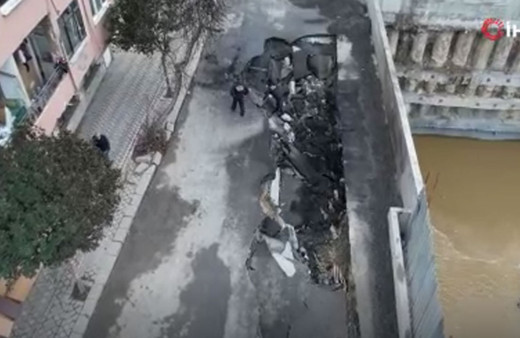 Gün ağarınca ortaya çıktı! İstanbul'da patlama oldu yol çöktü