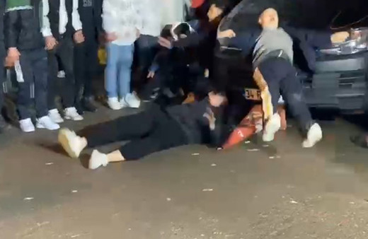 Çekmeköy'de korkunç olayın görüntüsü çıktı! Halay çekenlerin arasına minibüs daldı