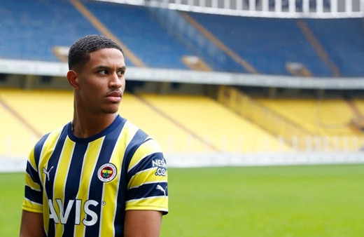Fenerbahçe, Jayden Oosterwolde ile 4.5 yıllık sözleşme imzaladı