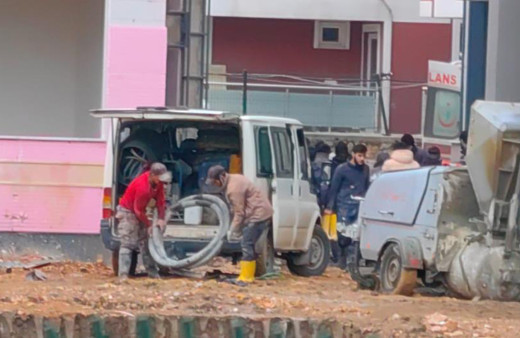 Bursa'da inşaat işçisi 3'üncü kattan ağabeyinin üzerine düştü!