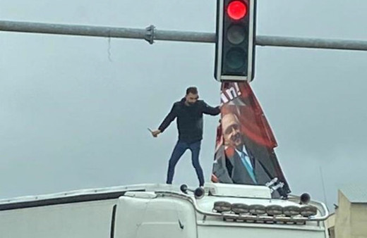 Silvan'da CHP'nin pankartı indirildi CHP ayağa kalktı işin aslı ortaya çıktı özür geldi