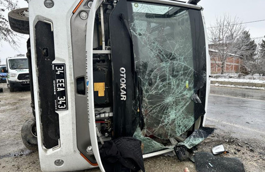 İstanbul'dan cenaze taşıyan otobüs devrildi! Durumu ağır olanlar var