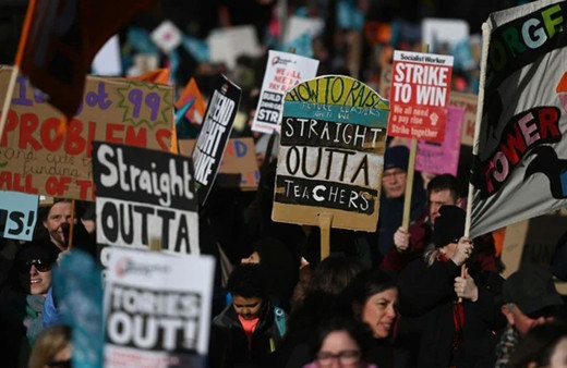 İngiltere'de 500 bini aşkın kişi sokağa indi