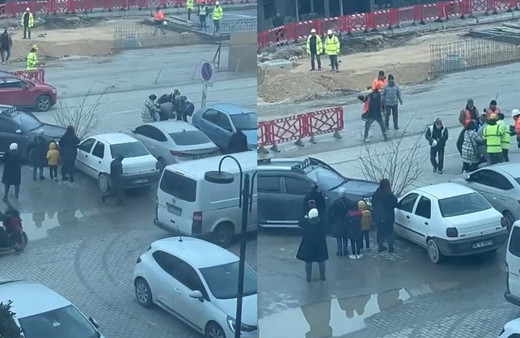 Bursa'da husumetli sürücüler ortalığı birbirine kattı! Önce çarpıştılar, sonra tekme tokat kavga ettiler!