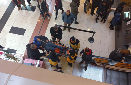 Kocaeli'de AVM'de korkunç kaza! Anne ve kızı yürüyen merdivenden düştü