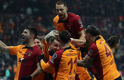 Lider seriye bağladı! Galatasaray derbide Trabzonspor'u 2 golle devirdi