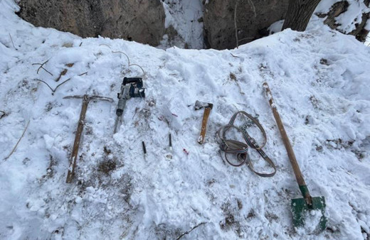 Suçüstü yakalandılar! Plastik boru içerisinde patlayıcı ele geçirildi