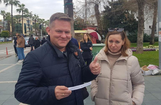 Antalya'da yaşayan Rus ve Ukraynalılar deprem sonrası yardıma koştu 2 tır kısa sürede doldu