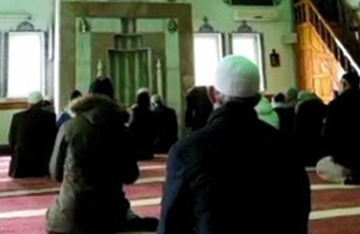 Cemaat dua ederken depreme yakalandı