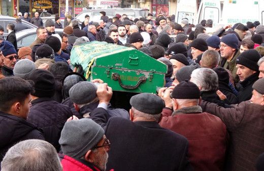 Kızını enkaz başında bekleyen baba kalp krizi sonucu vefat etti