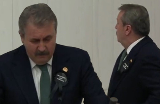 TBMM'de duygusal anlar: Mustafa Desteci gözyaşlarını tutamadı!