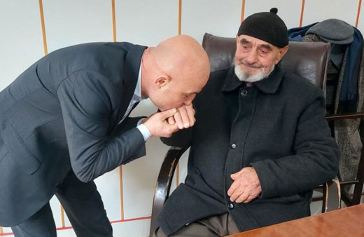 84 yaşındaki Remzi dede kefen parasını depremzedeler için bağışladı