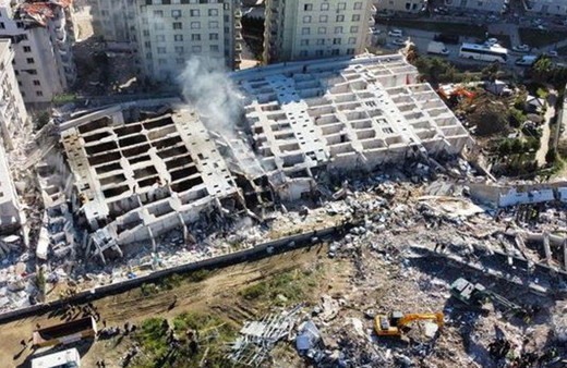 Hatay'da 'cennetten bir kare' denilerek satılan Rönesans Rezidans komple çöktü