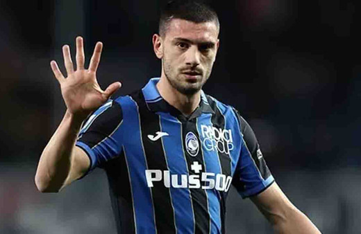 Merih Demiral'dan alkışlık hareket! Formalar satıldı, tüm gelir deprem bölgesine