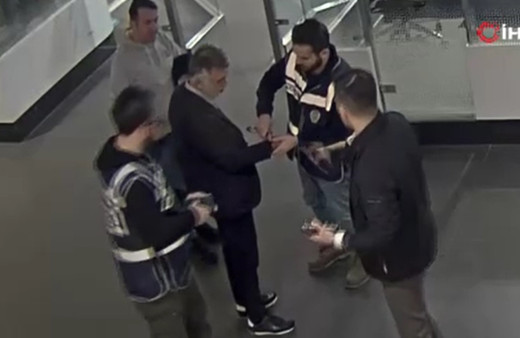 Hatay'daki Rönesans Rezidans İnşaat Müteahhidi paralarla kaçmaya çalışırken böyle yakalandı