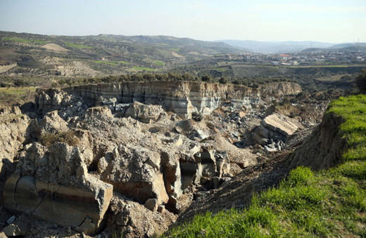 Deprem sonrası dehşete düşüren görüntü! Hatay'da deprem 300 metrelik vadi oluşturdu