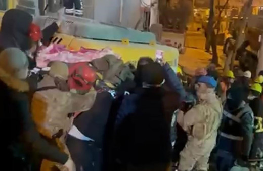 55 yaşında Maşallah! Diyarbakır'da 122 saat sonra enkazdan sağ kurtarıldı