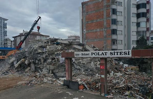 Yaptığı 6 bloklu sitenin 4 bloğu yıkıldı sadece 3 kişi kurtuldu! İstanbul'da gözaltına alındı