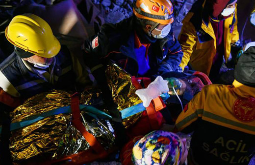 Sibel Kaya depremin 170. saatinden enkazdan sağ çıkarıldı