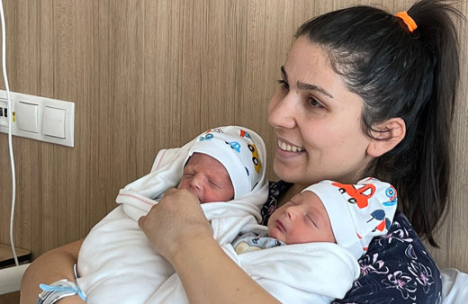 Depremden kurtuldu Ankara'ya gidip ikiz bebek doğurdu