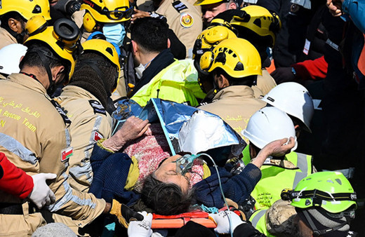 Hatay'da 176. saat sonra çıkarıldı kurtarma ekibi sevinç gözyaşları döktü