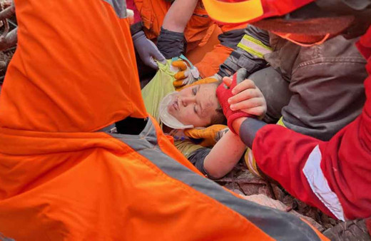 182'nci saatte mucize kurtuluş! 13 yaşındaki Kaan enkazdan sağ çıkarıldı