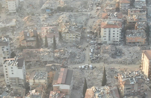Binaları yıkılan müteahhit tekneyle yurtdışına kaçarken yakalandı! İşte kaçarken yakalananlar...