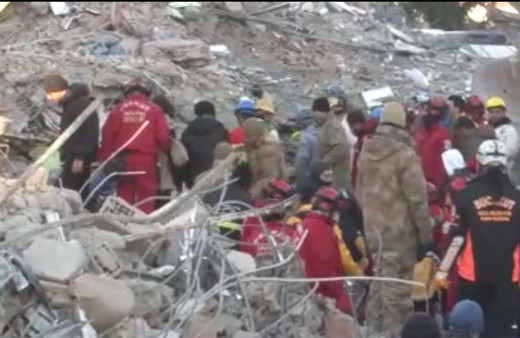 Depremin 196. saatinde 18 yaşındaki Muhammed için enkaz kazılıyor!