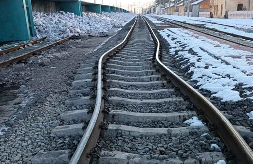 Deprem tren raylarını kağıt gibi büktü, onlarca vagon yan yattı