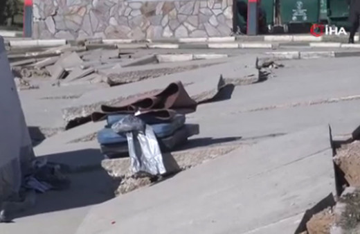 Gaziantep'te fay hattı beton blokları halı gibi etrafa savurdu