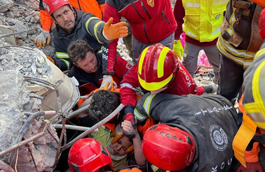 Depremin 222. saatinde Melike İmamoğlu Kahramanmaraş'taki enkazdan sağ çıkarıldı