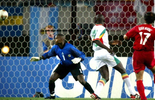 İlhan Mansız, Senegal maçında giydiği milli formayı satışa çıkardı