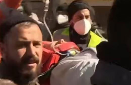 11.günde 248.saatte kurtarılan Aleyna Ölmez’in yakınları madencilere sarılıp ağladı