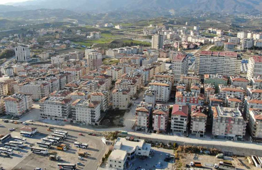Hatay yerle bir oldu! Görenler inanamadı bu mahallede hiçbir ev yıkılmadı