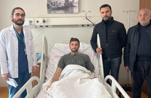 Depremde enkaz altında kaldı, 31 yakınını kaybetti! Alişan hastanede ziyaret etti