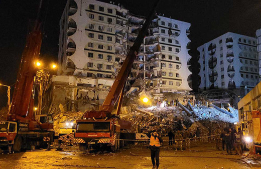 Rapor çıktı! Spor salonu için kolon kesip, yerine ayna, soyunma kabini ve elbise askısı konulmuş