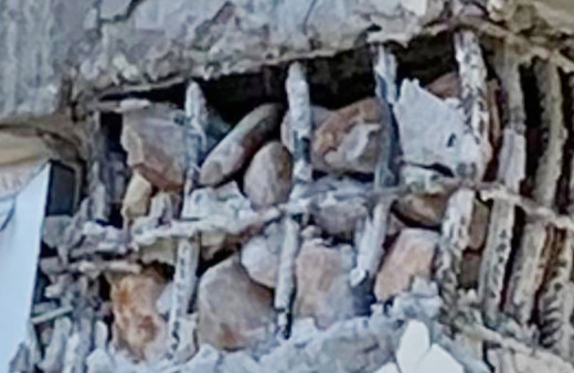 Cinayetin fotoğrafı! Kolonlara daha az beton gitsin diye taş doldurmuşlar