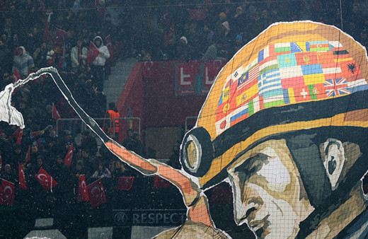 Trabzonspor'un deprem temalı koreografisi beğeni topladı