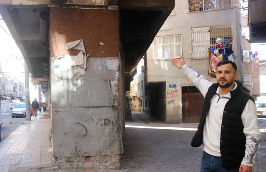 Giriş katı hariç kolonu yok! 3 büyük deprem gördü 3 katlı bina en ufak hasar yok herkes şaşkın