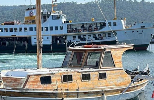 Burgazada’da yolcu vapurunun dümeni kilitlendi panik yaşandı