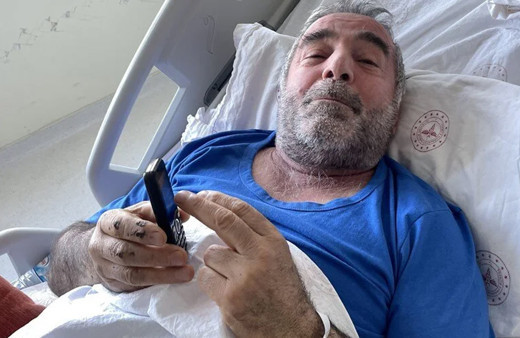 Depremde binanın çökmesiyle sokağa savrulan telefon 4 hayat kurtardı