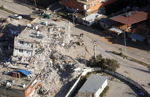 Depremin son gelişmeleri dünyada manşet! İngiliz gazete: Her 2 kişiden 1'i bu kentte öldü