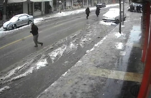 Depremde 13 kişiye mezar olmuştu! Apartmanın yıkılma anları kameralara yansıdı