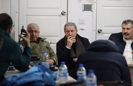 Bakanlar Akar ve Koca, Hatay'daki depreme toplantıda yakalandı