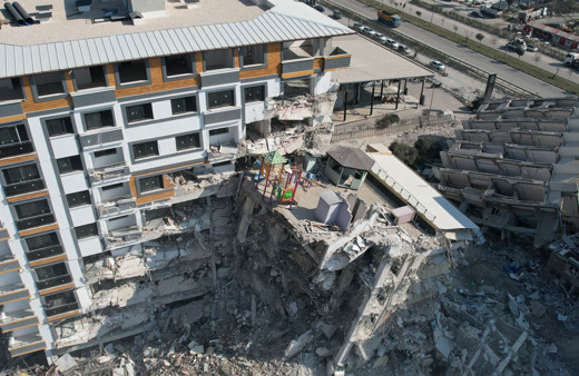 Hatay'da depremde çöken lüks bina ile ilgili korkunç gerçek! Deprem sabahı kaçmış