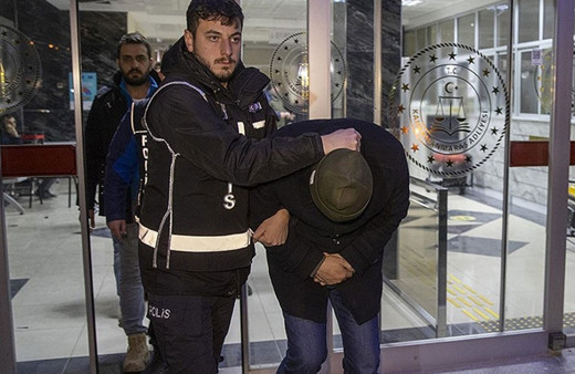 Kundakladığı 3 evin yanmasına sebep olan şahıs tutuklandı