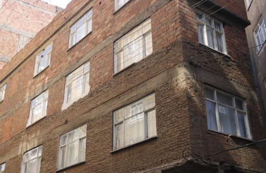 1980'lerde yapılan bu evler depremde hasar almadı! İşin uzmanı nedenini konuştu