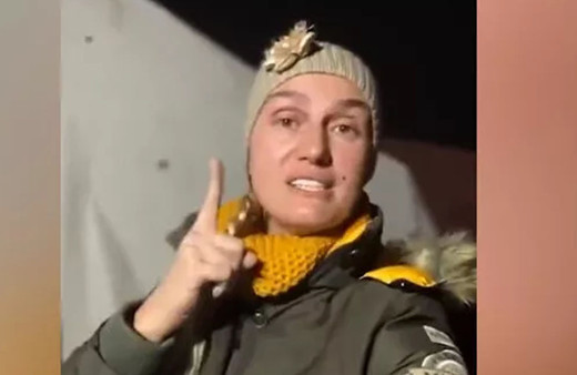 "Çadır dileniyorum" deyip Tuğba Özay isyan etti! Depremzede kadına dedi: Ablam utanma, saklama...