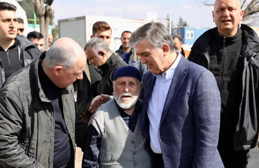 Abdullah Gül deprem bölgesinde: Yaralarımızı hep birlikte saracağız
